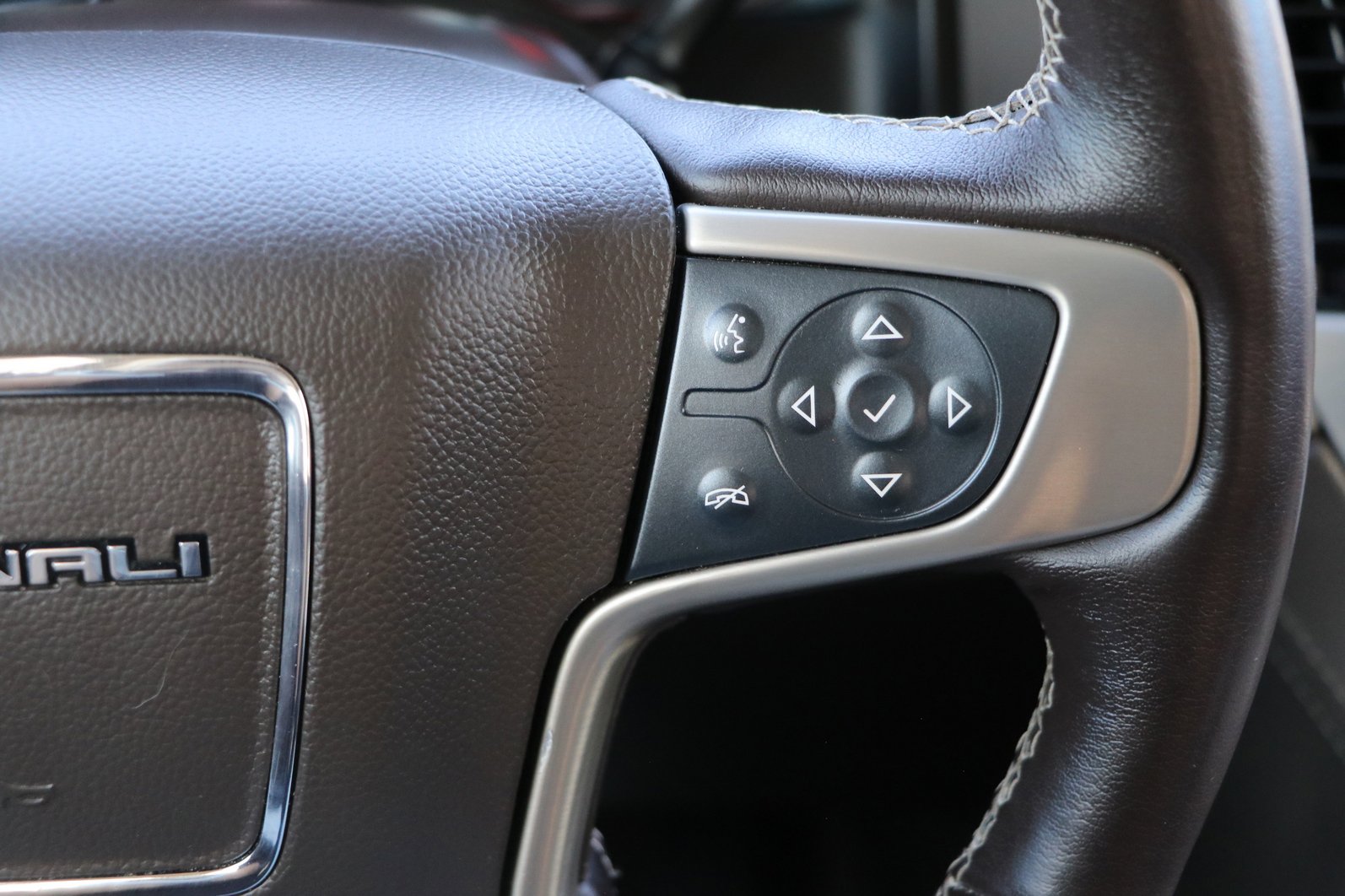 Used 2019 GMC Yukon Denali w/ Denali Ultimate Package image 19