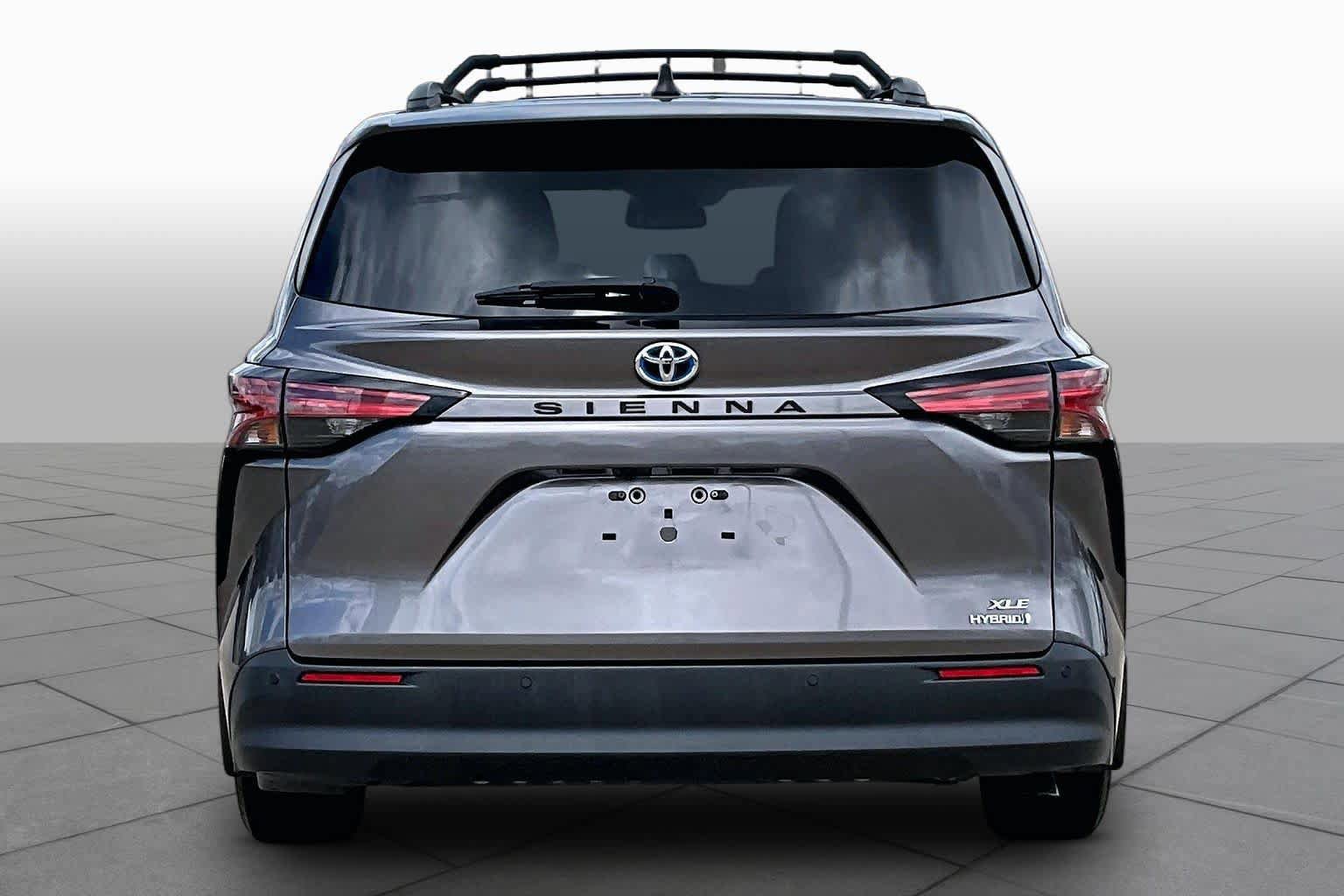 Used 2021 Toyota Sienna XLE FWD image 5