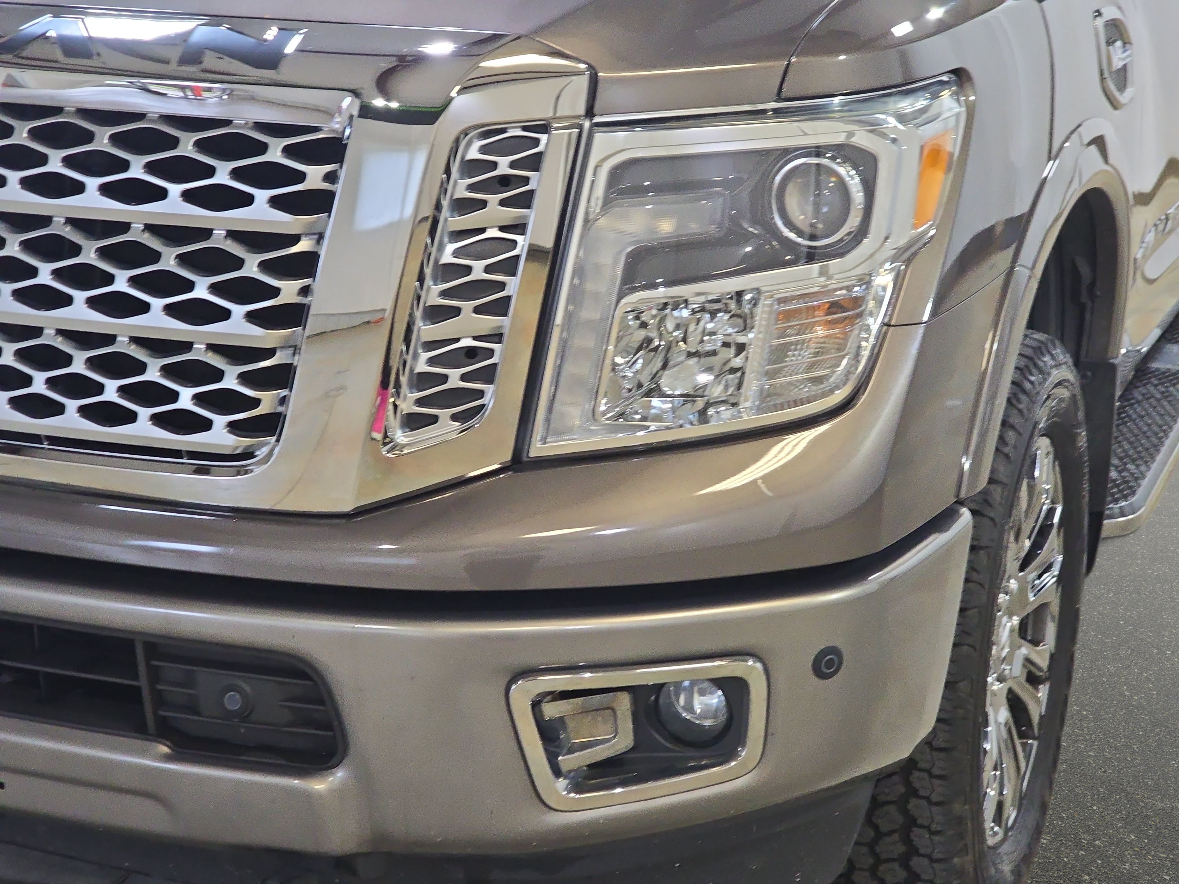 Used 2017 Nissan Titan Platinum Reserve AWD/4WD image 28