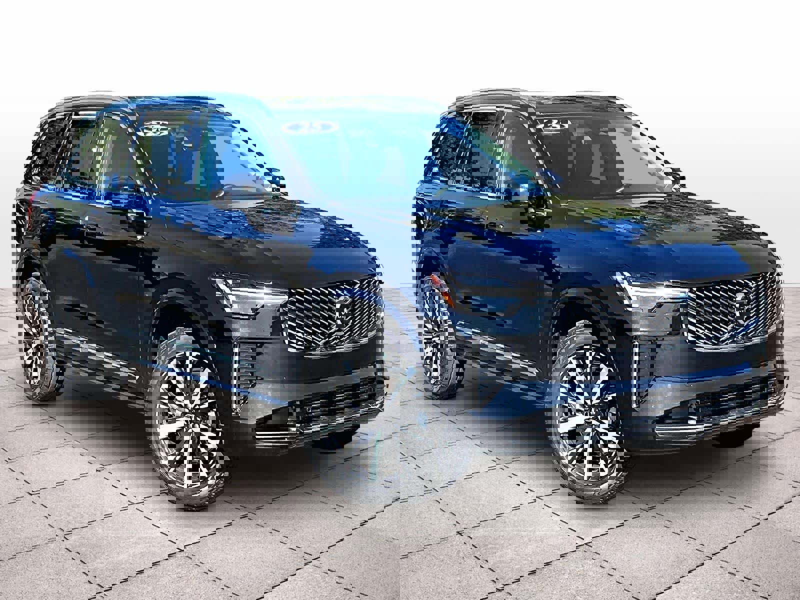 Used 2025 Volvo XC90 B5 Core w/ Protection Package Premier AWD/4WD image 2