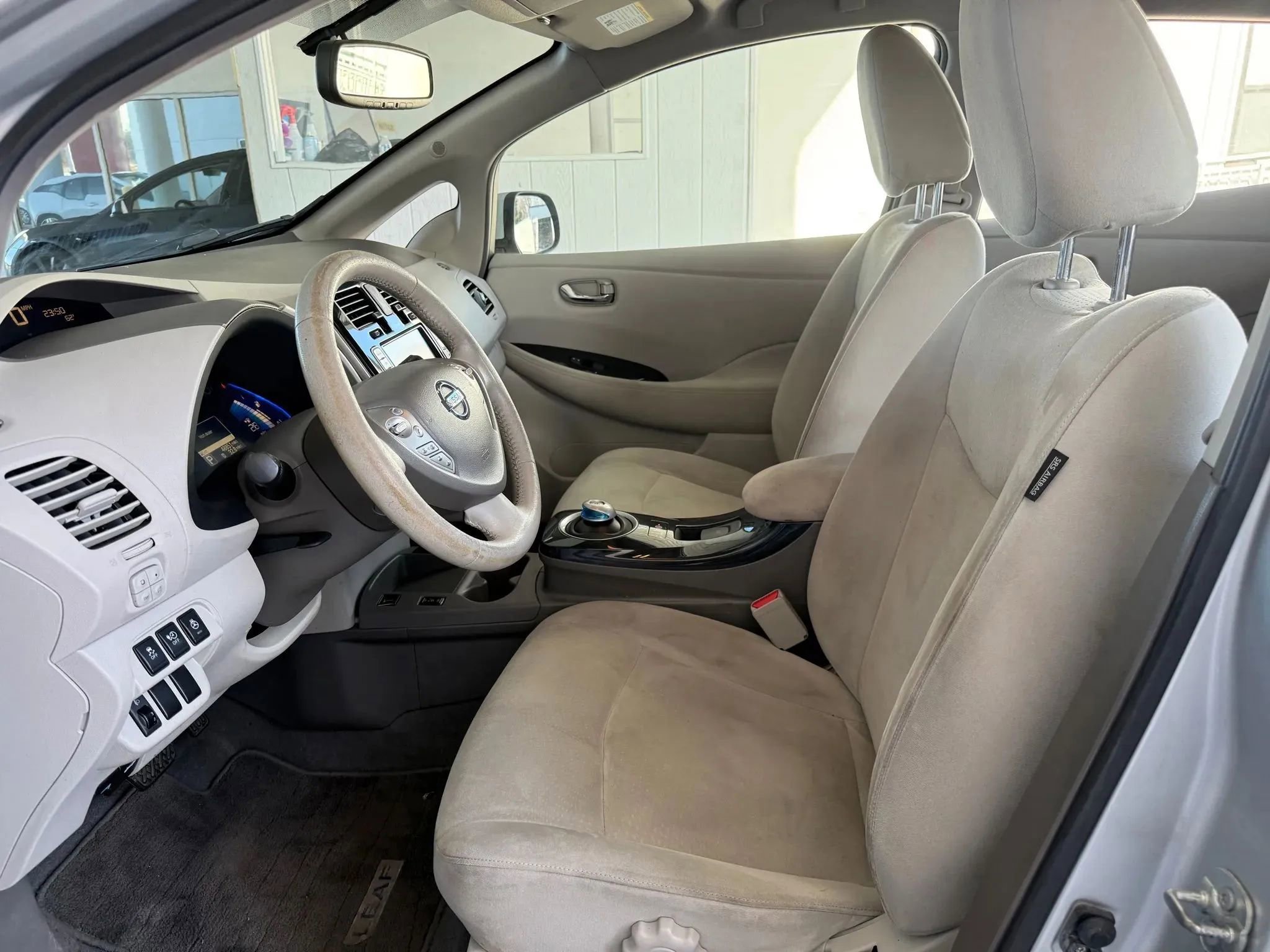 Used 2012 Nissan Leaf SL w/ Recycling/Organizational Pkg image 2