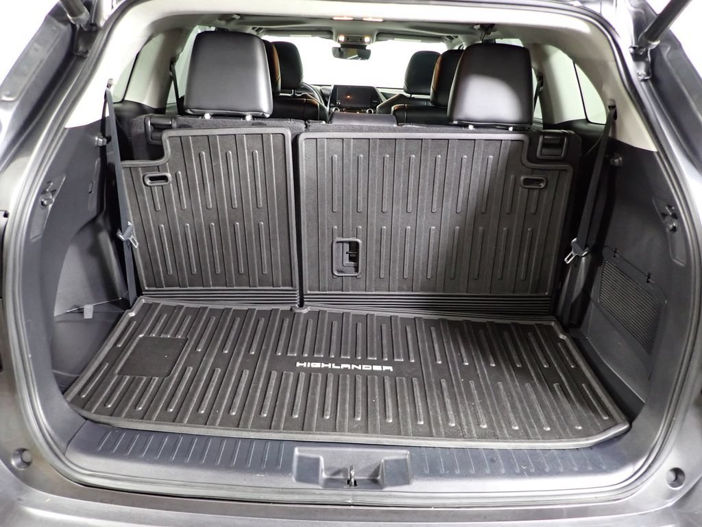 Used 2023 Toyota Highlander XLE AWD/4WD image 15