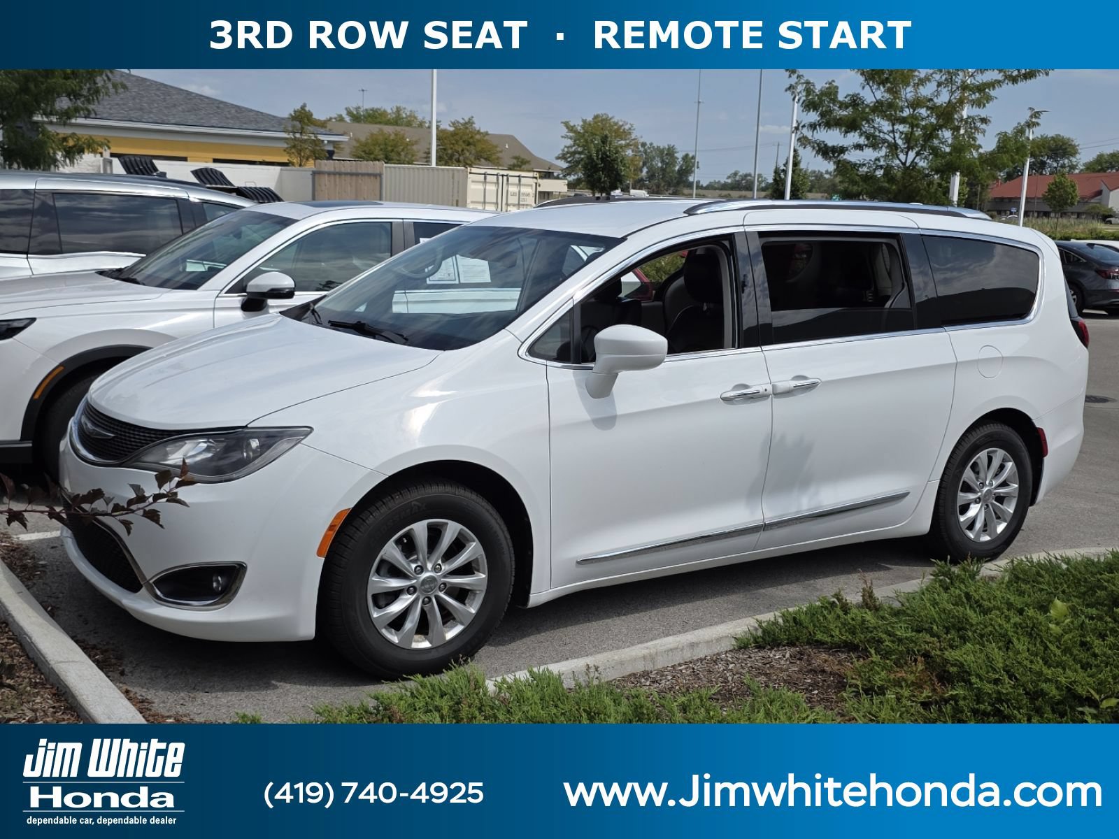 Used 2018 Chrysler Pacifica Touring-L FWD image 1