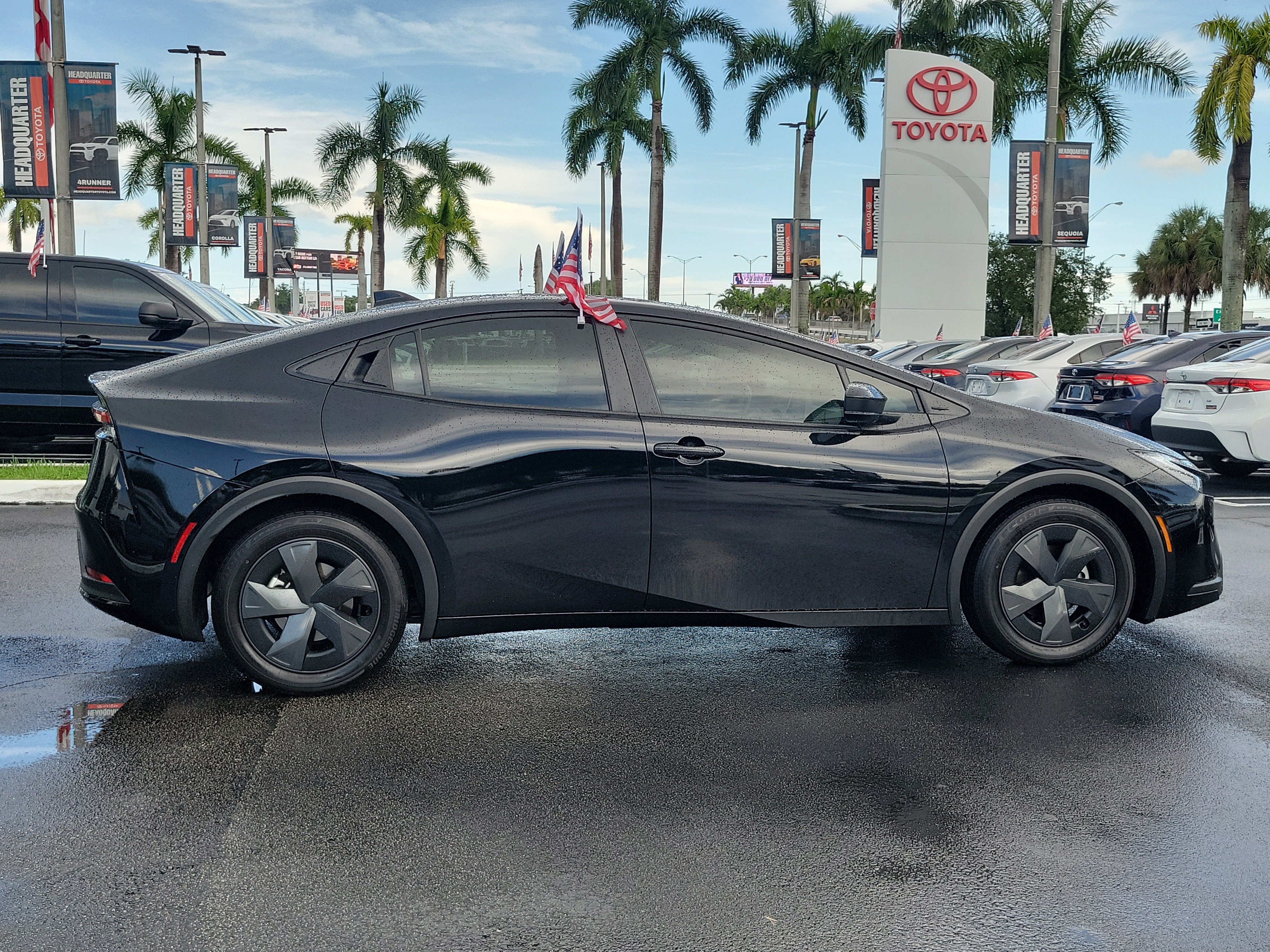 Used 2025 Toyota Prius LE FWD image 13