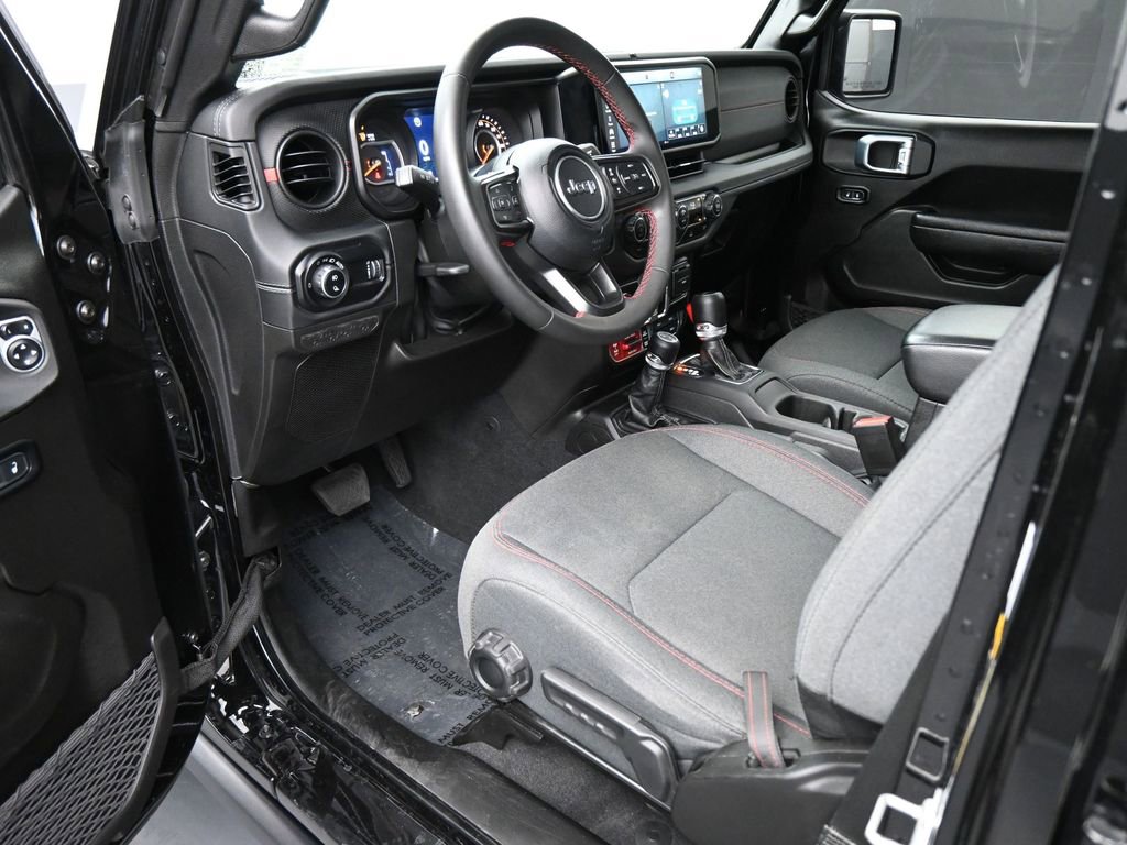 Used 2024 Jeep Gladiator Rubicon image 2
