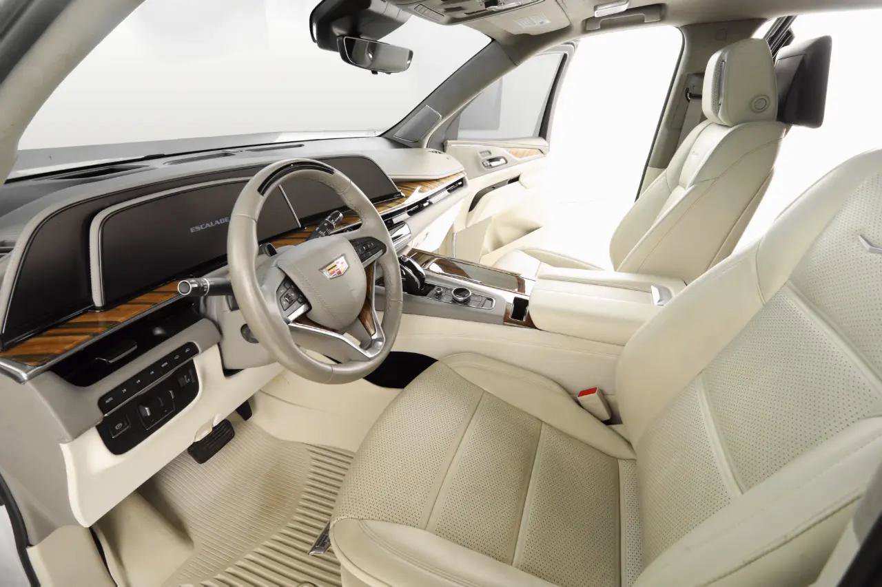 Used 2023 Cadillac Escalade Sport Platinum w/ LPO, ONYX Package AWD/4WD image 12