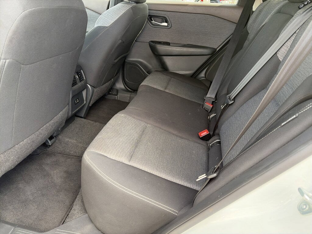 Used 2023 Nissan Rogue SV image 28