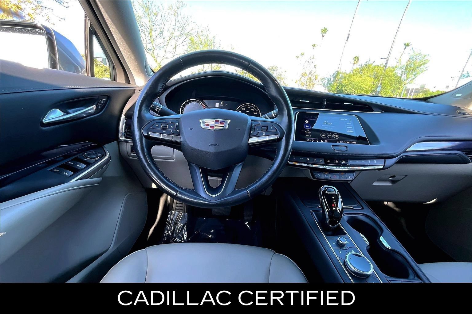 Used 2023 Cadillac XT4 Luxury w/ Cold Weather Package FWD image 7