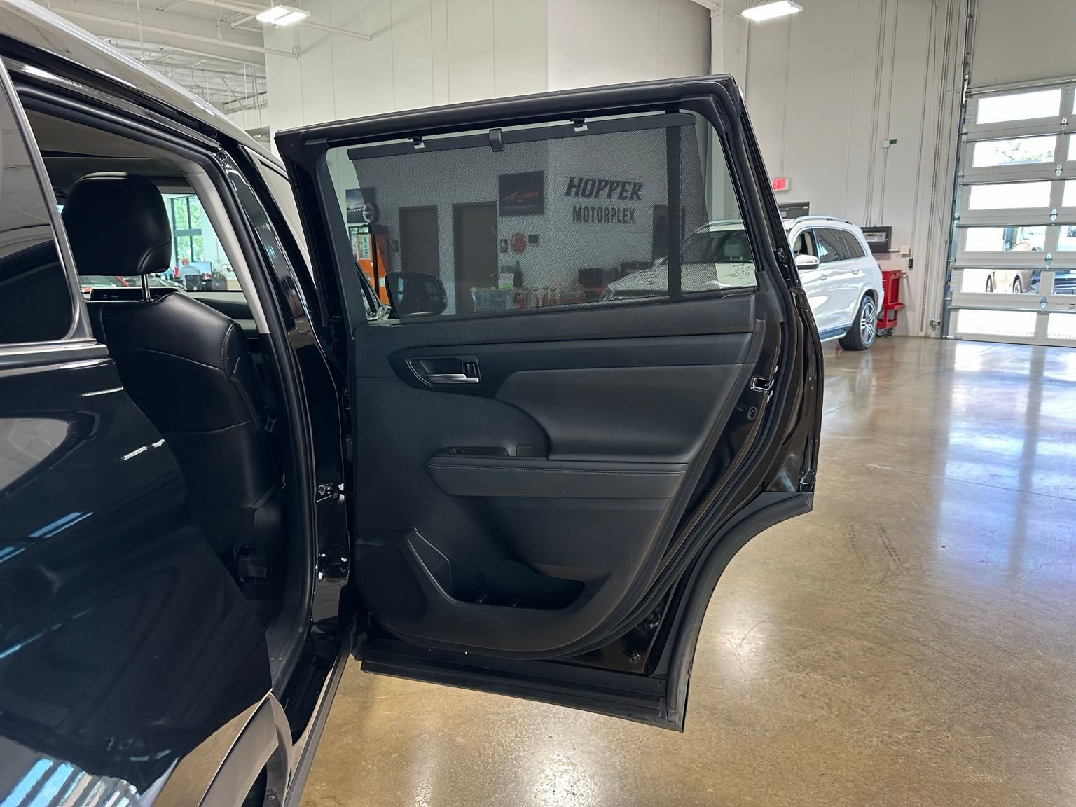Used 2022 Toyota Highlander XLE FWD image 42