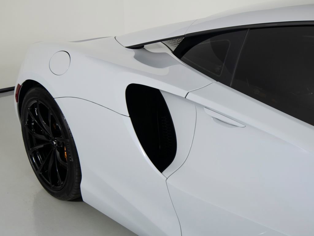 Used 2023 McLaren Artura image 38