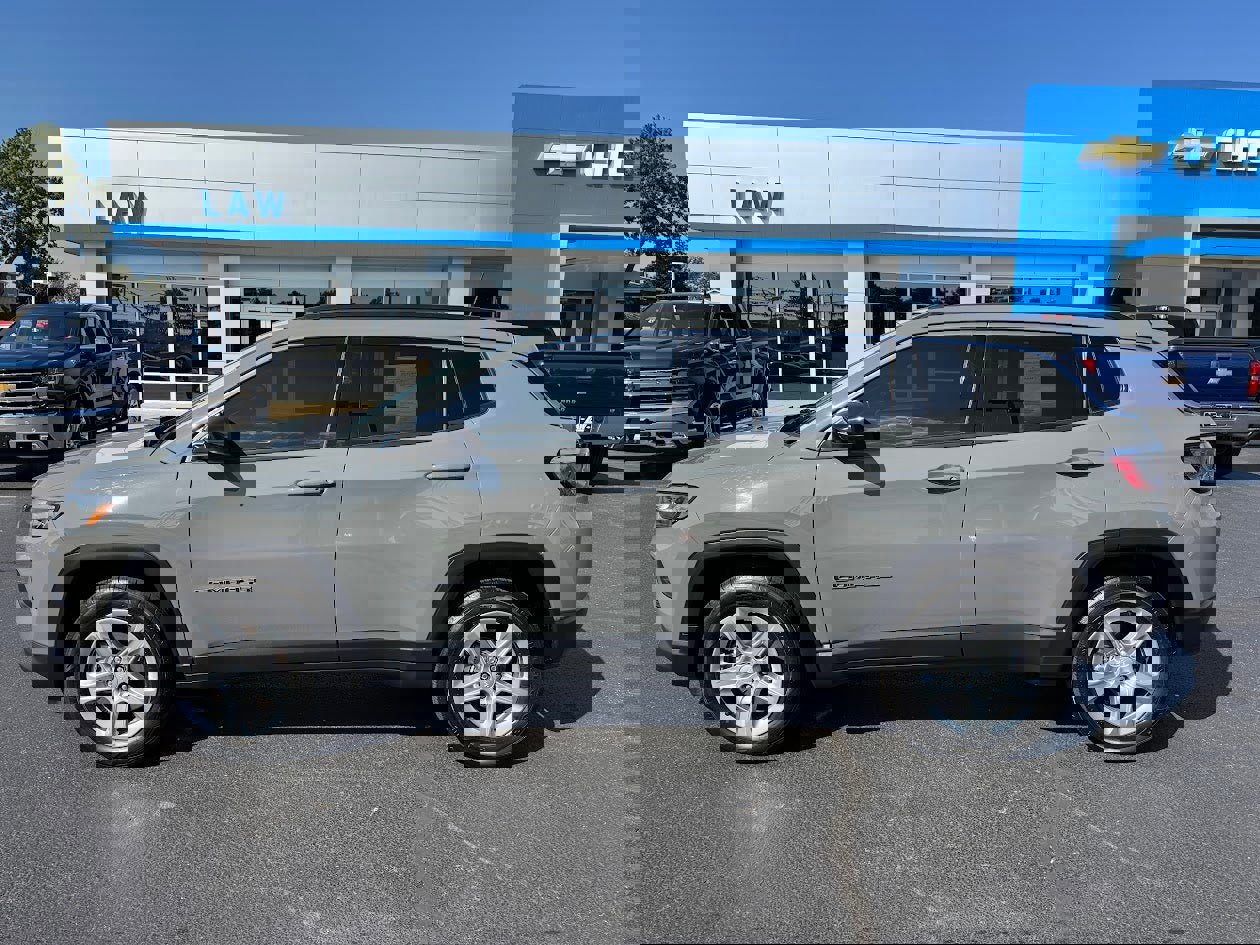 Used 2023 Jeep Compass Latitude image 8