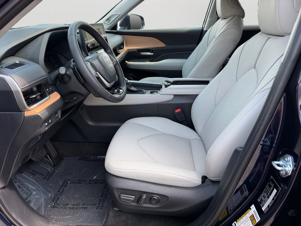 Used 2024 Toyota Grand Highlander AWD image 16