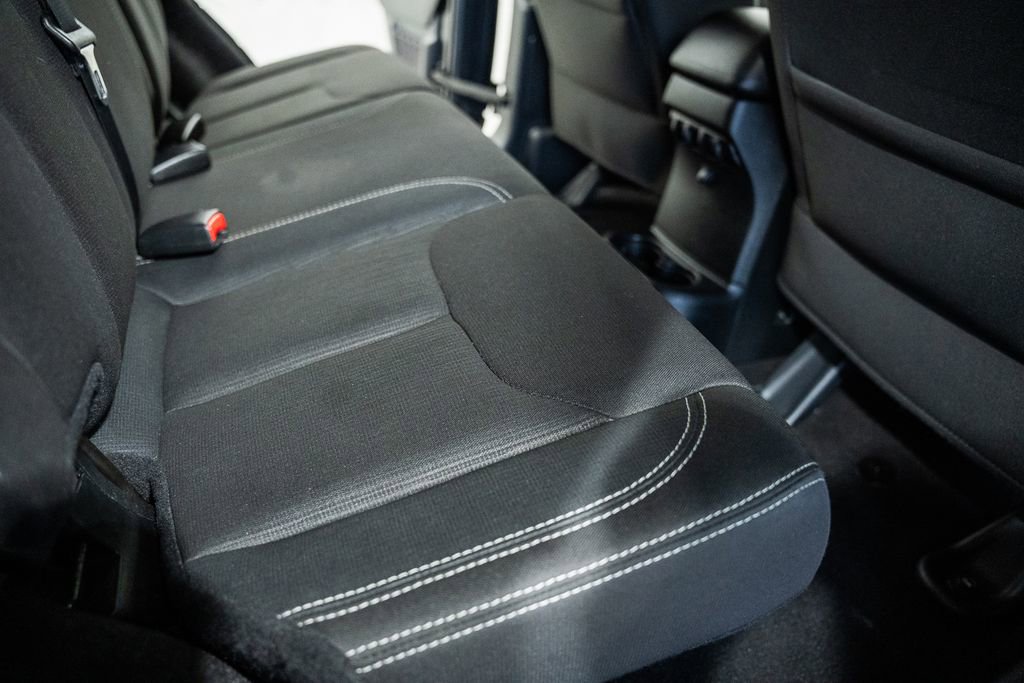 Used 2018 Jeep Wrangler Unlimited Rubicon w/ Connectivity Group image 40