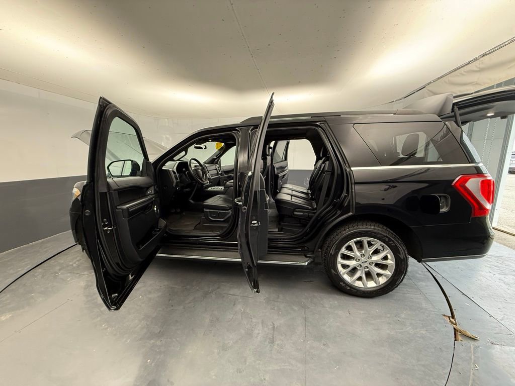 Used 2020 Ford Expedition XLT w/ Equipment Group 202A AWD/4WD image 18