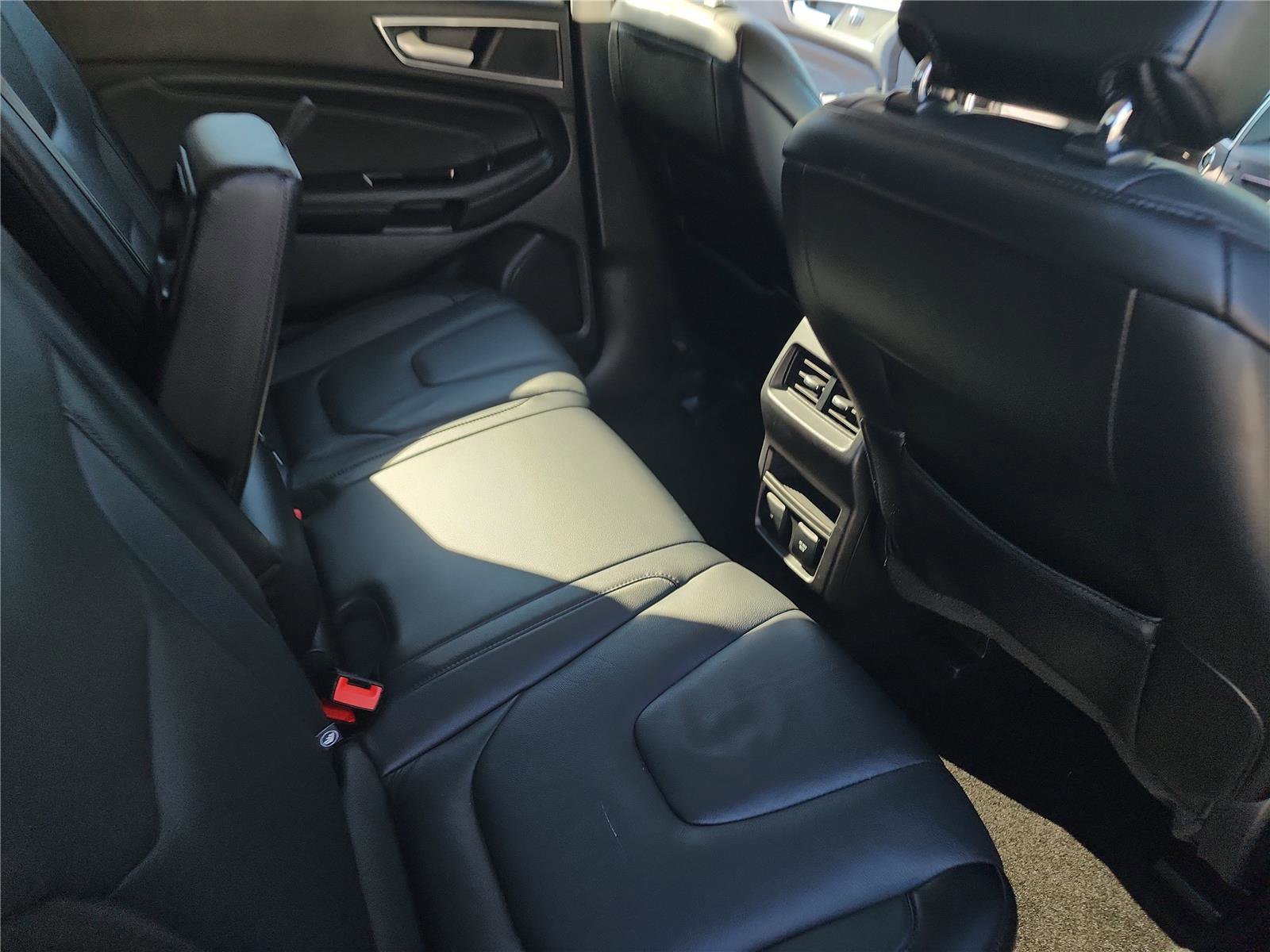 Used 2018 Ford Edge Titanium w/ Technology Package image 20