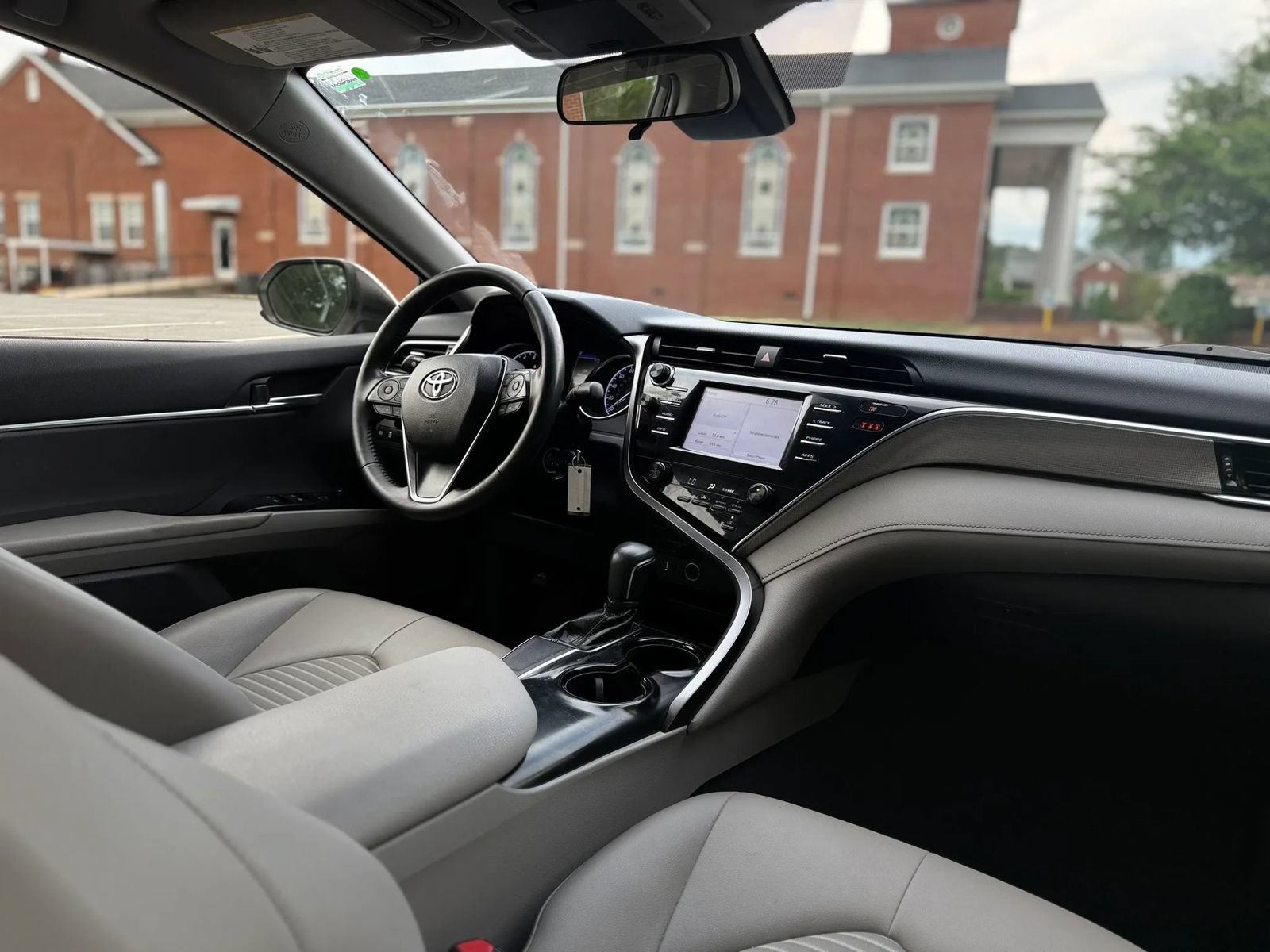 Used 2018 Toyota Camry SE FWD image 12