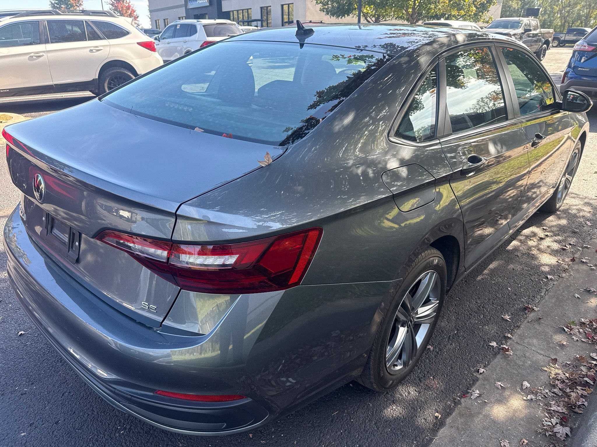 Used 2024 Volkswagen Jetta SE FWD image 5