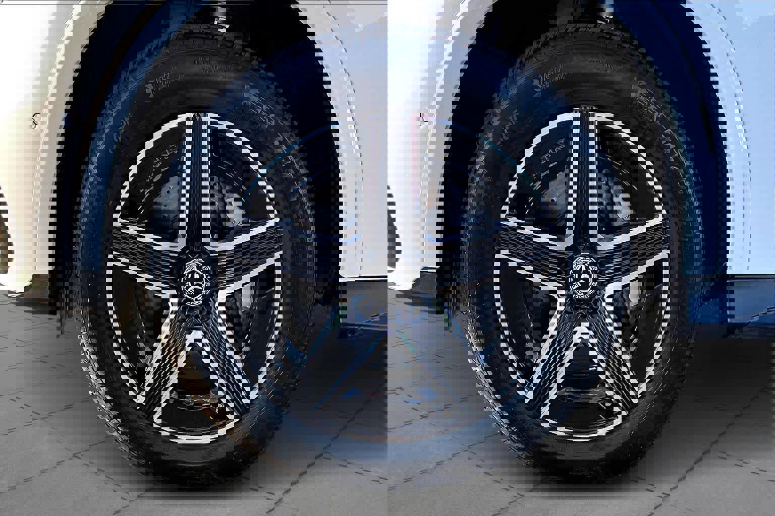 Used 2025 Mercedes-Benz GLC 300 4MATIC image 10