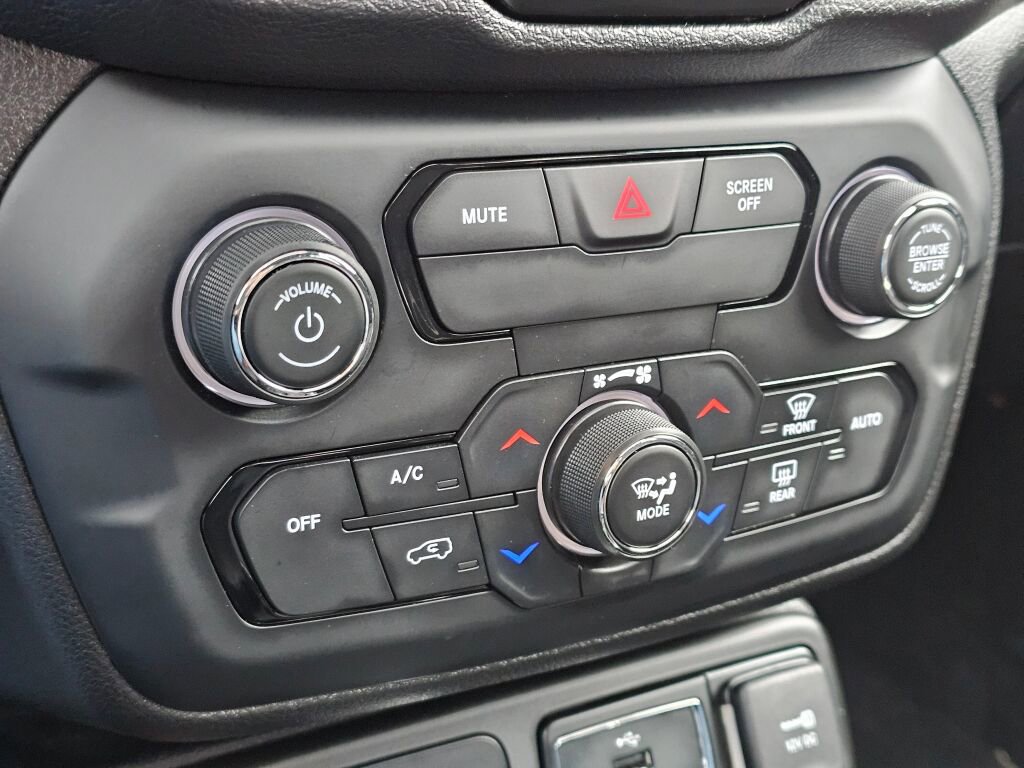 Used 2018 Jeep Renegade Altitude image 24