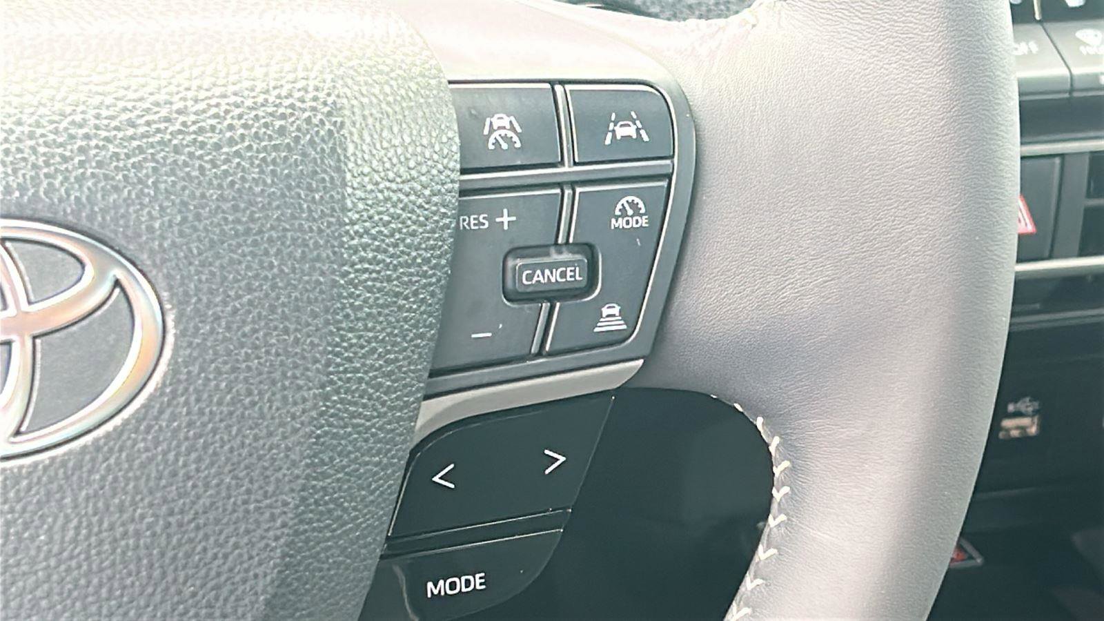 Used 2025 Toyota Camry SE w/ Convenience Package image 20