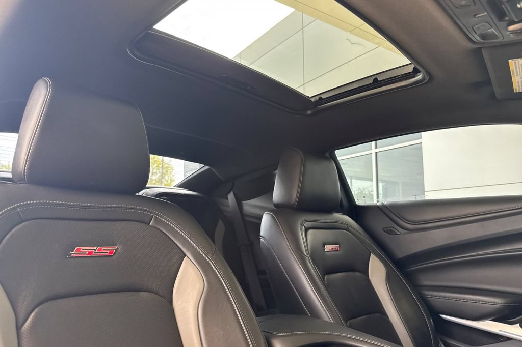 Used 2018 Chevrolet Camaro SS RWD image 18