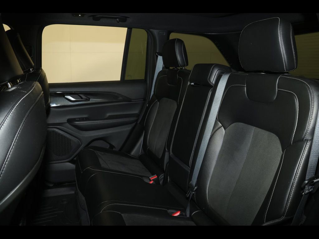 Used 2023 Jeep Grand Cherokee Altitude image 28