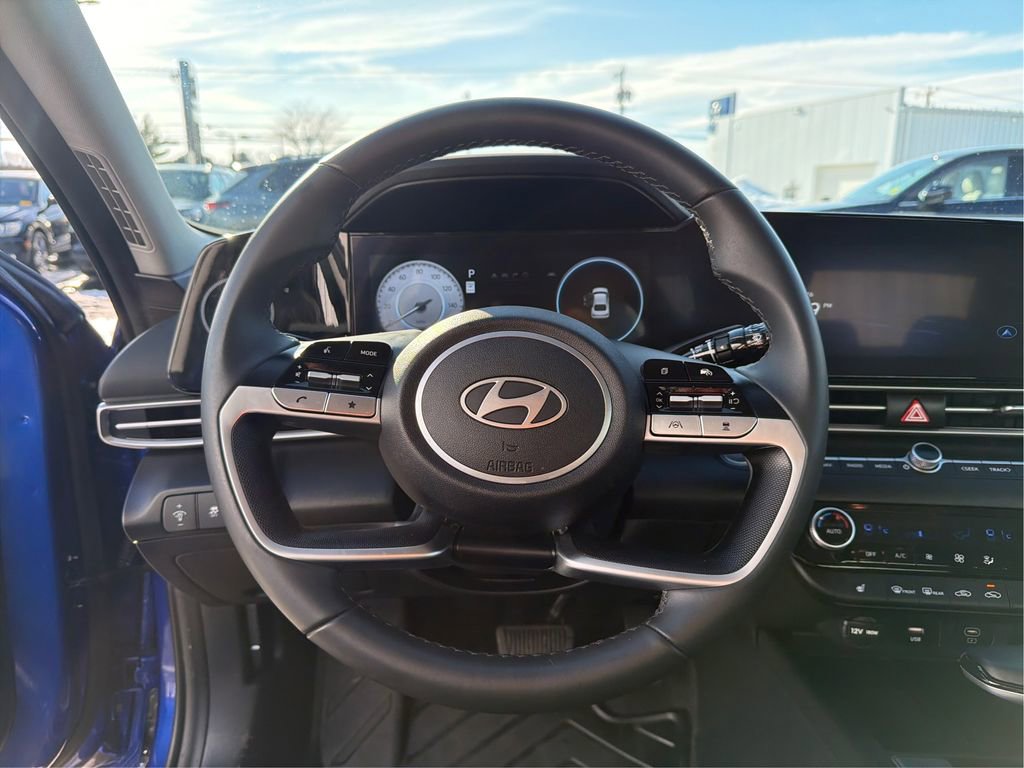 Certified 2025 Hyundai Elantra SEL image 19