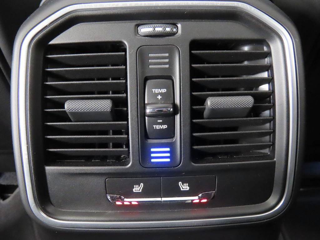 Certified 2026 Porsche Macan AWD/4WD image 33