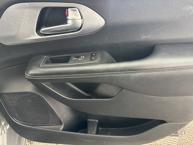 Used 2021 Chrysler Pacifica Touring w/ S Appearance Package FWD image 16