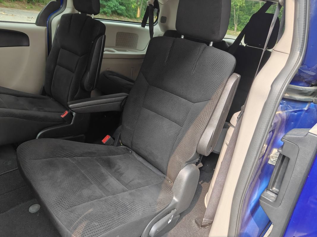 Used 2019 Dodge Grand Caravan SE w/ UConnect Hands-Free Group FWD image 12