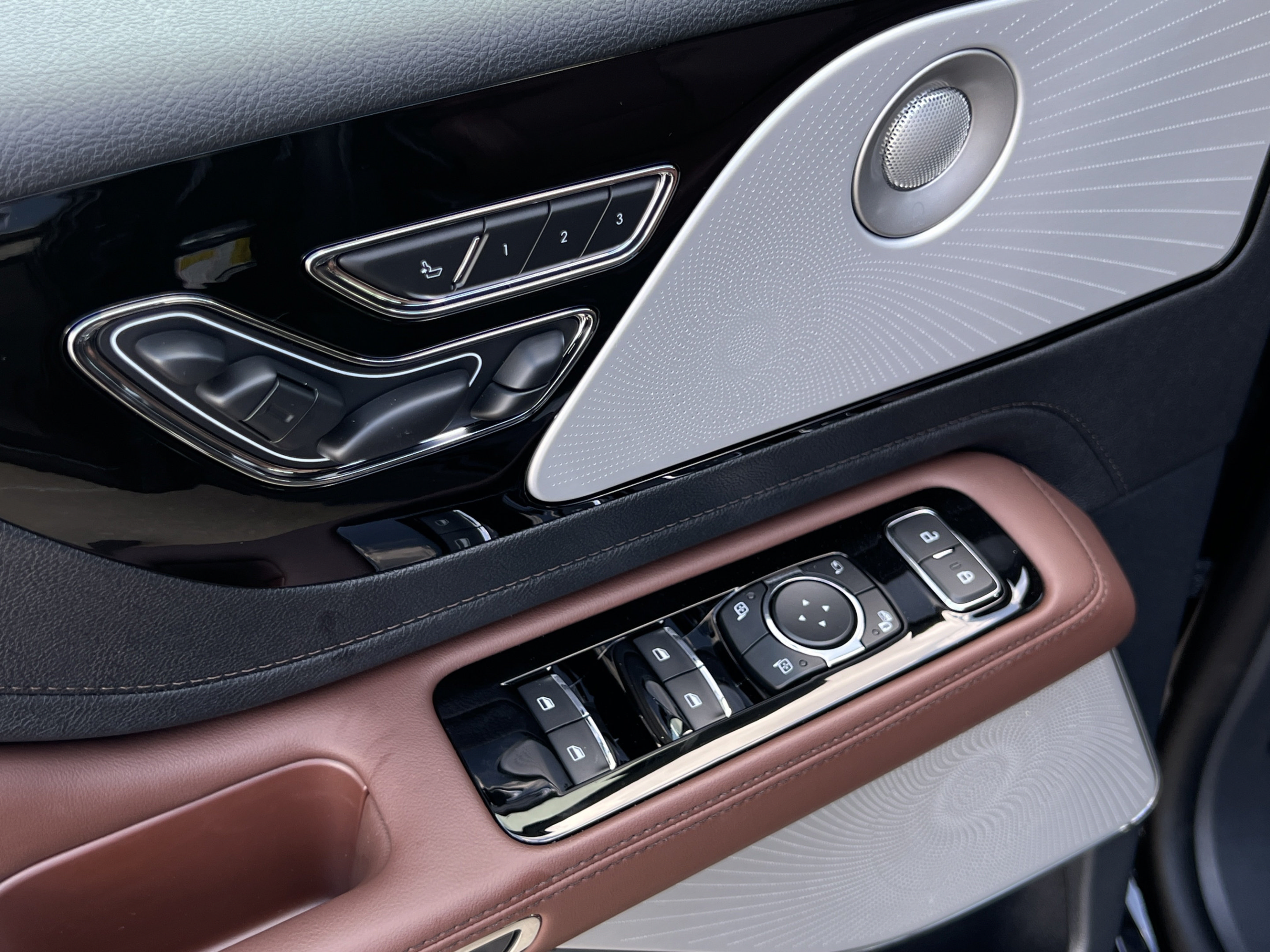 New 2026 Lincoln Aviator Reserve w/ Luxury Package RWD image 10