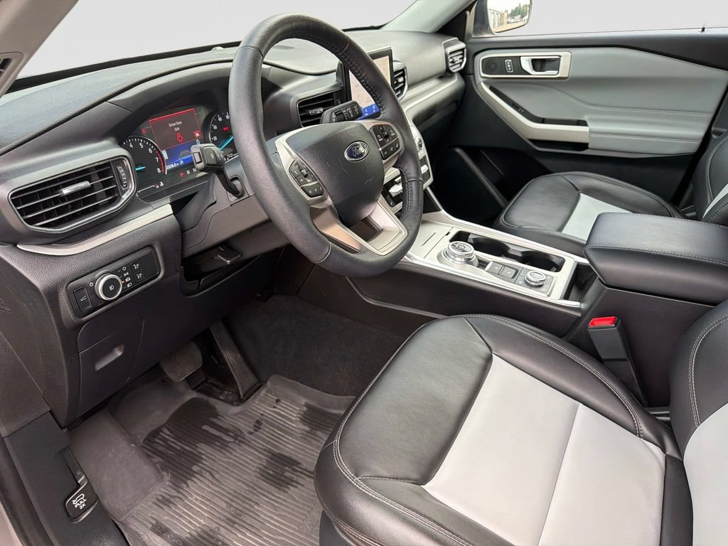 Used 2024 Ford Explorer XLT w/ Equipment Group 202A AWD/4WD image 22