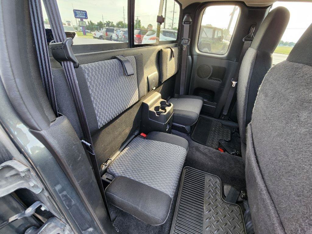 Used 2010 GMC Canyon SLE RWD image 32