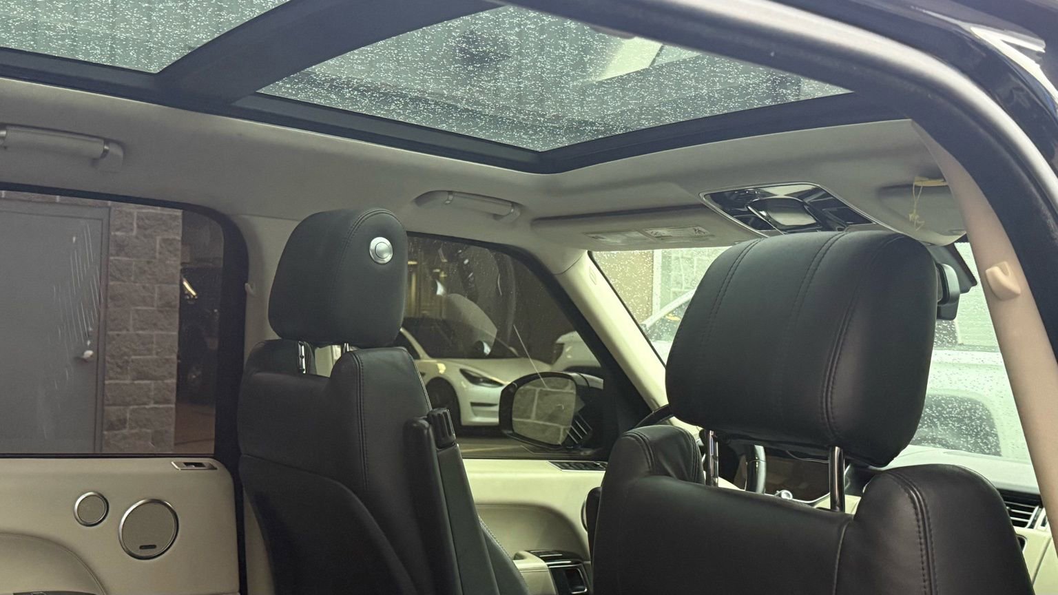 Used 2013 Land Rover Range Rover HSE image 21