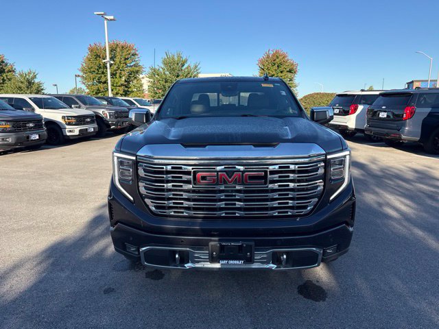 Used 2023 GMC Sierra 1500 Denali w/ Technology Package AWD/4WD image 2