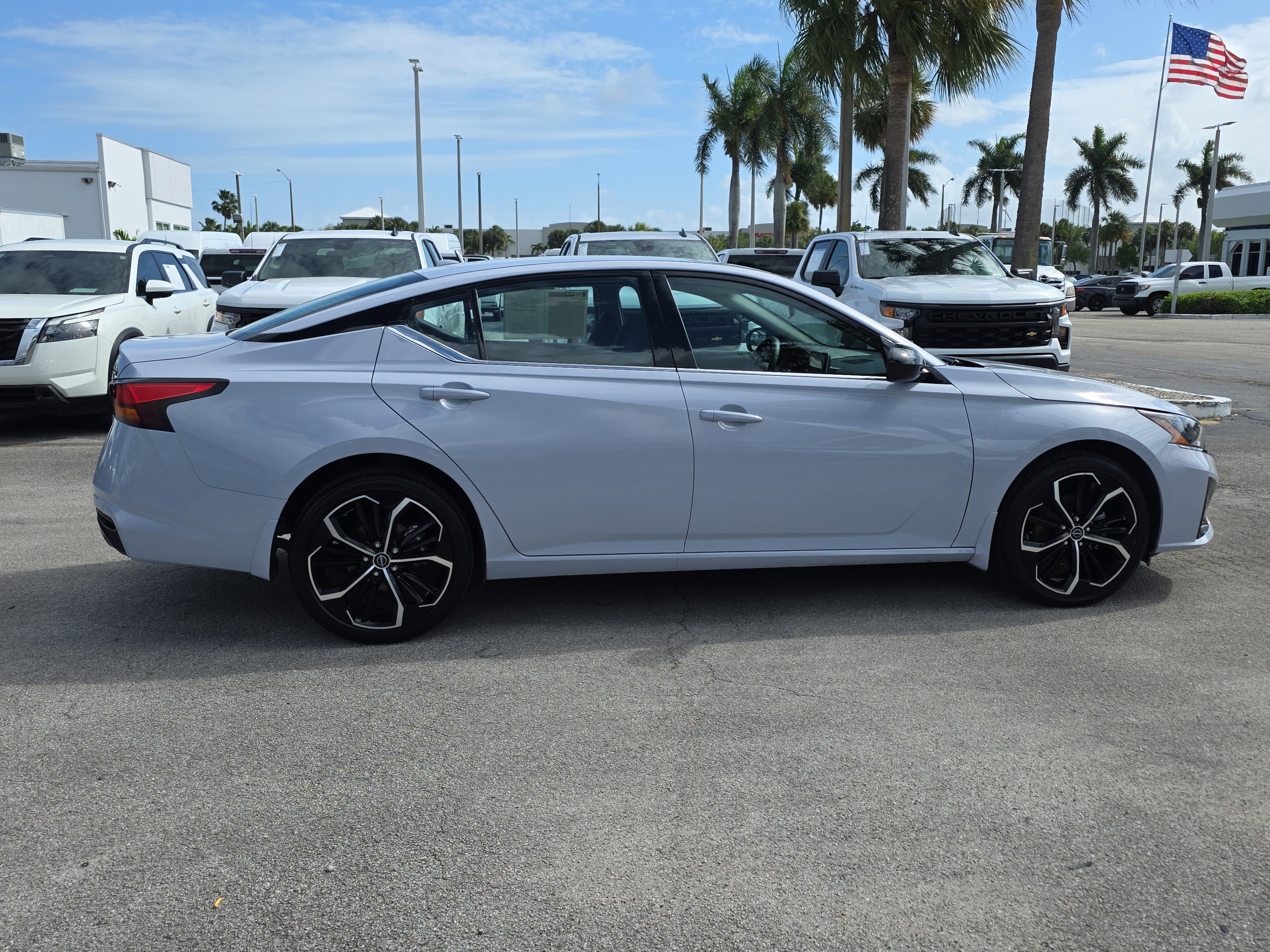 Used 2025 Nissan Altima 2.5 SR AWD/4WD image 8