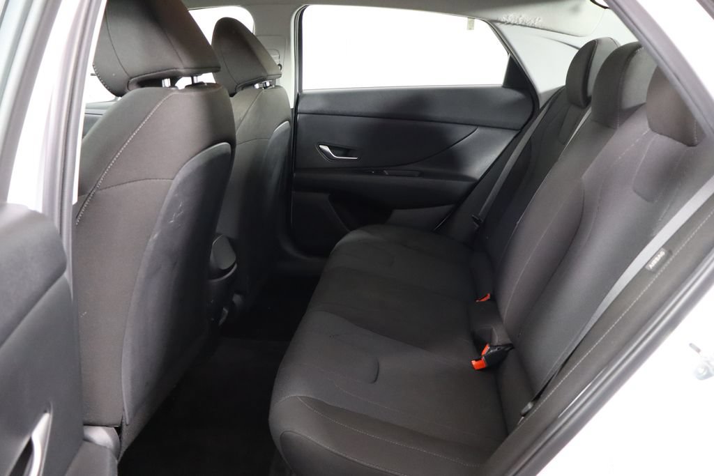 Used 2025 Hyundai Elantra SE FWD image 16