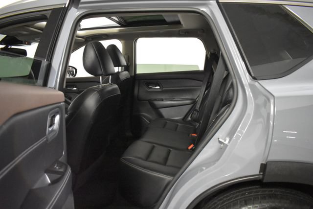 Used 2023 Nissan Rogue SL AWD/4WD image 28