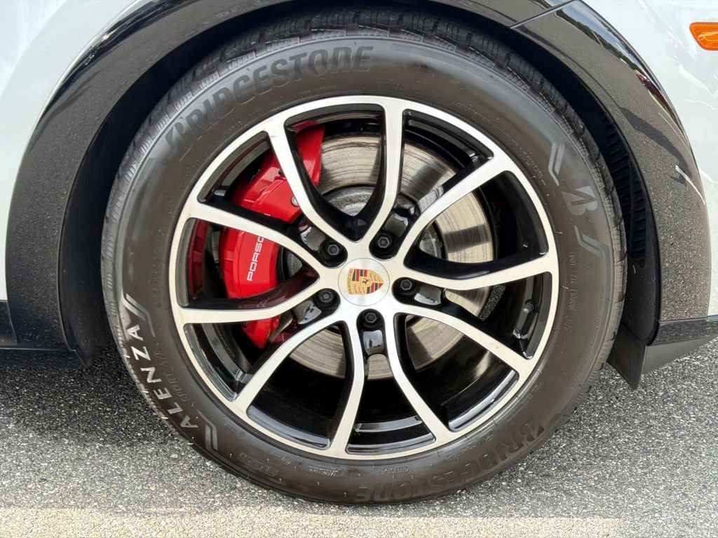 Used 2025 Porsche Cayenne GTS AWD/4WD image 10