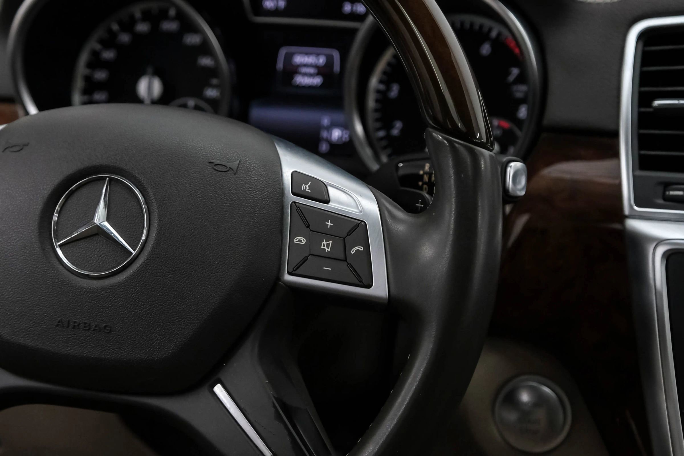 Used 2015 Mercedes-Benz GL 550 4MATIC image 17