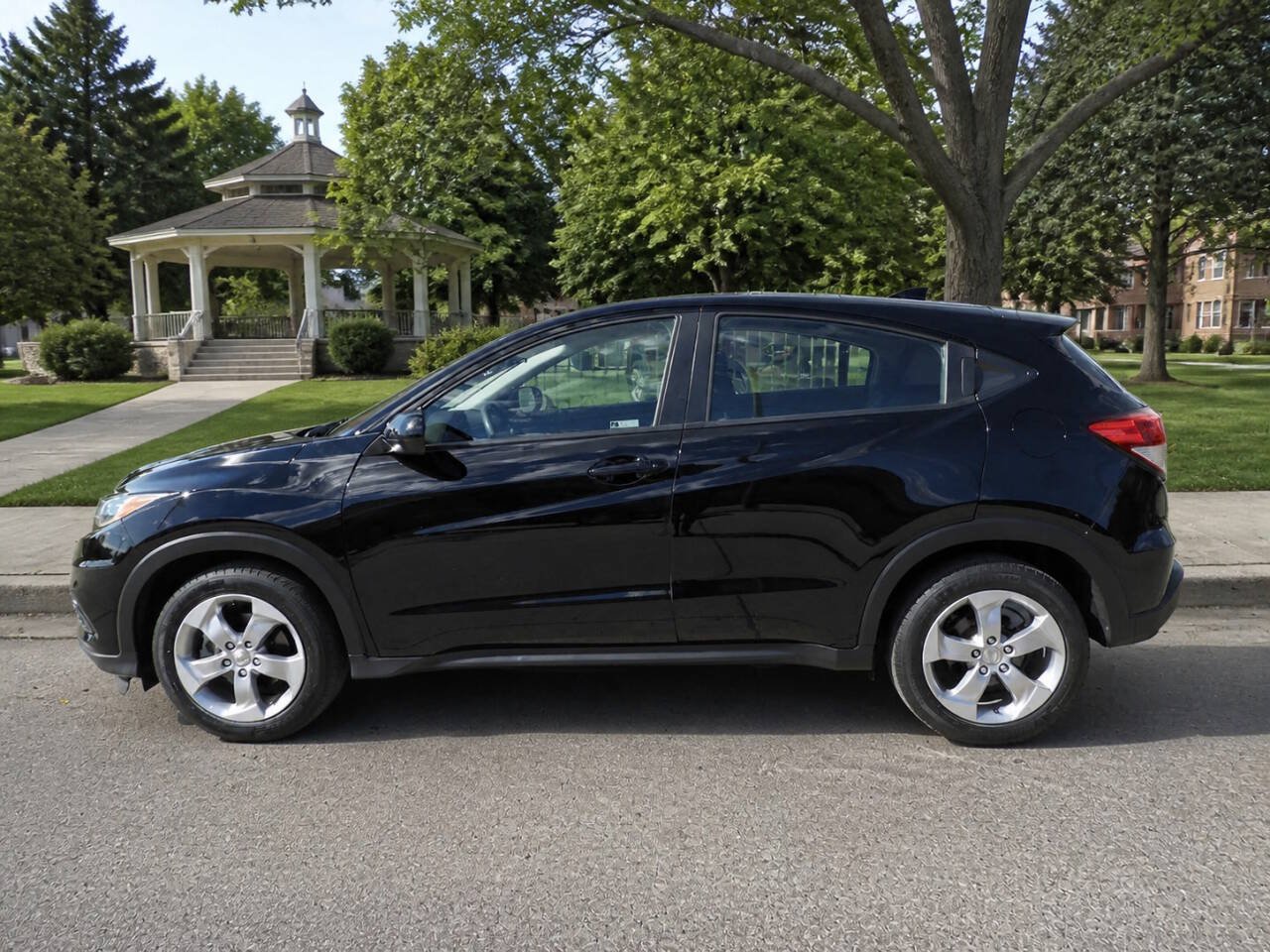 Used 2020 Honda HR-V LX image 2