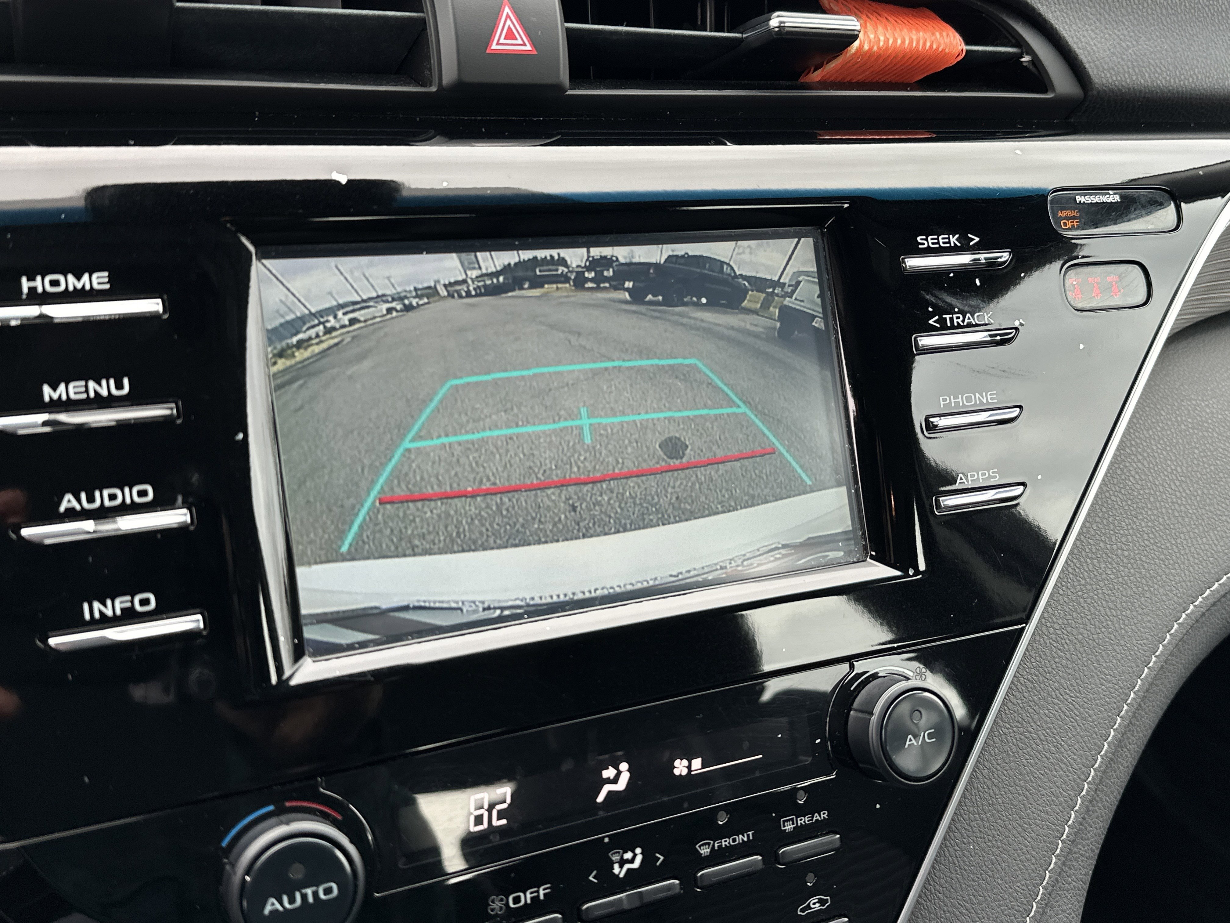 Used 2018 Toyota Camry SE image 28