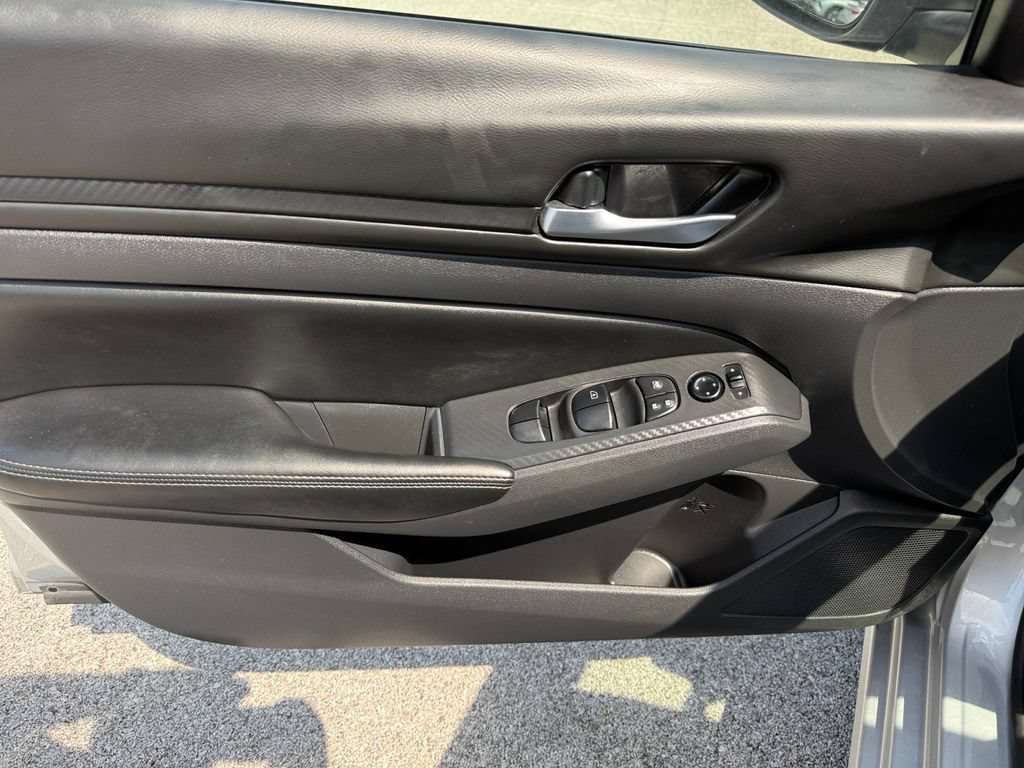 Used 2025 Nissan Altima 2.5 SV FWD image 26