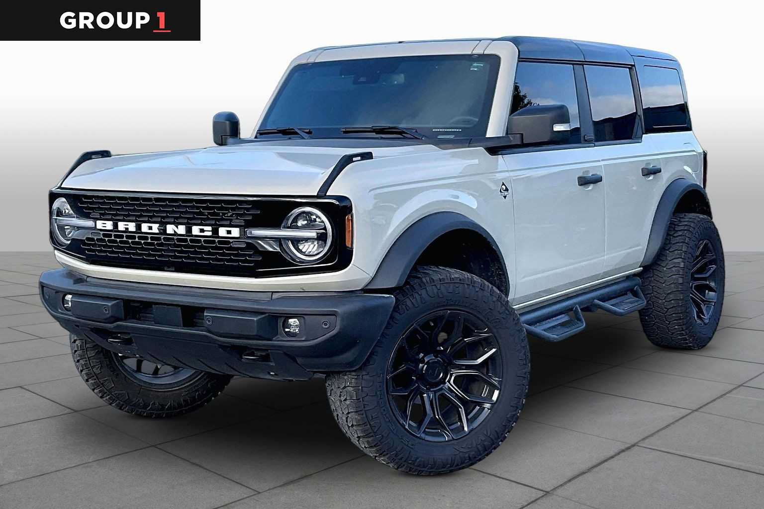 Certified 2025 Ford Bronco Outer Banks AWD/4WD image 1