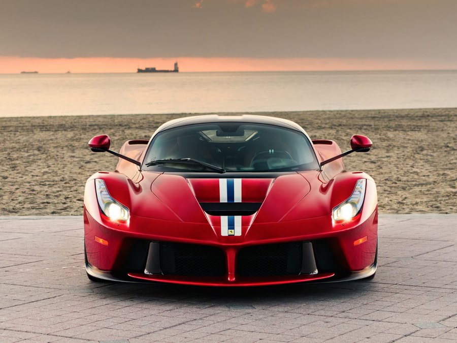 Used 2015 Ferrari LaFerrari image 2