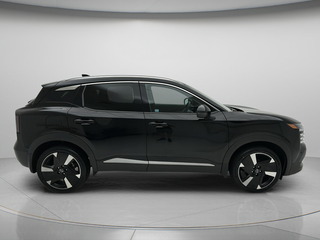 Used 2025 Nissan Kicks SR AWD/4WD image 3