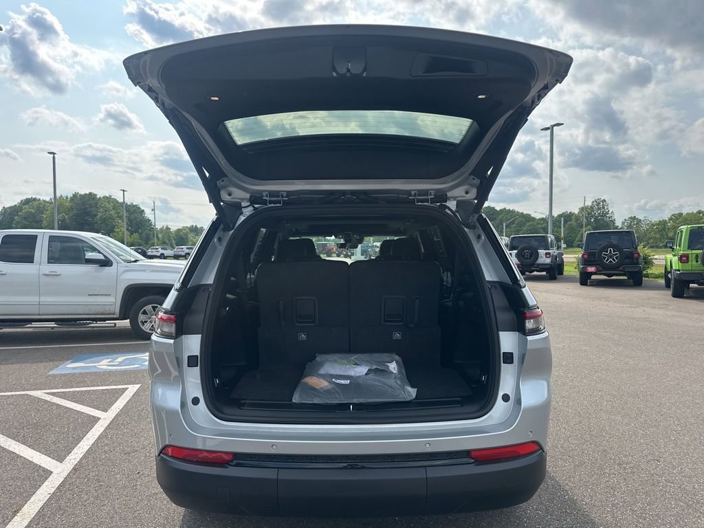New 2025 Jeep Grand Cherokee L Altitude image 8