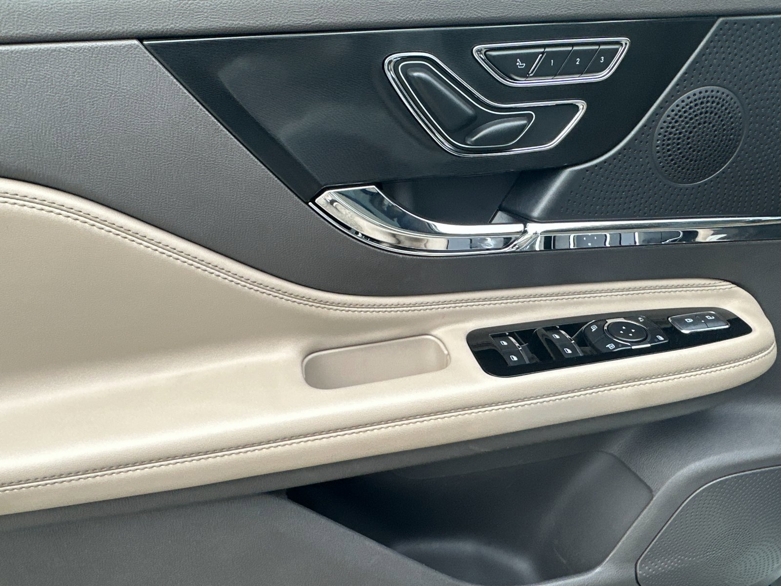 Certified 2023 Lincoln Corsair Reserve w/ Equipment Group 201A image 12