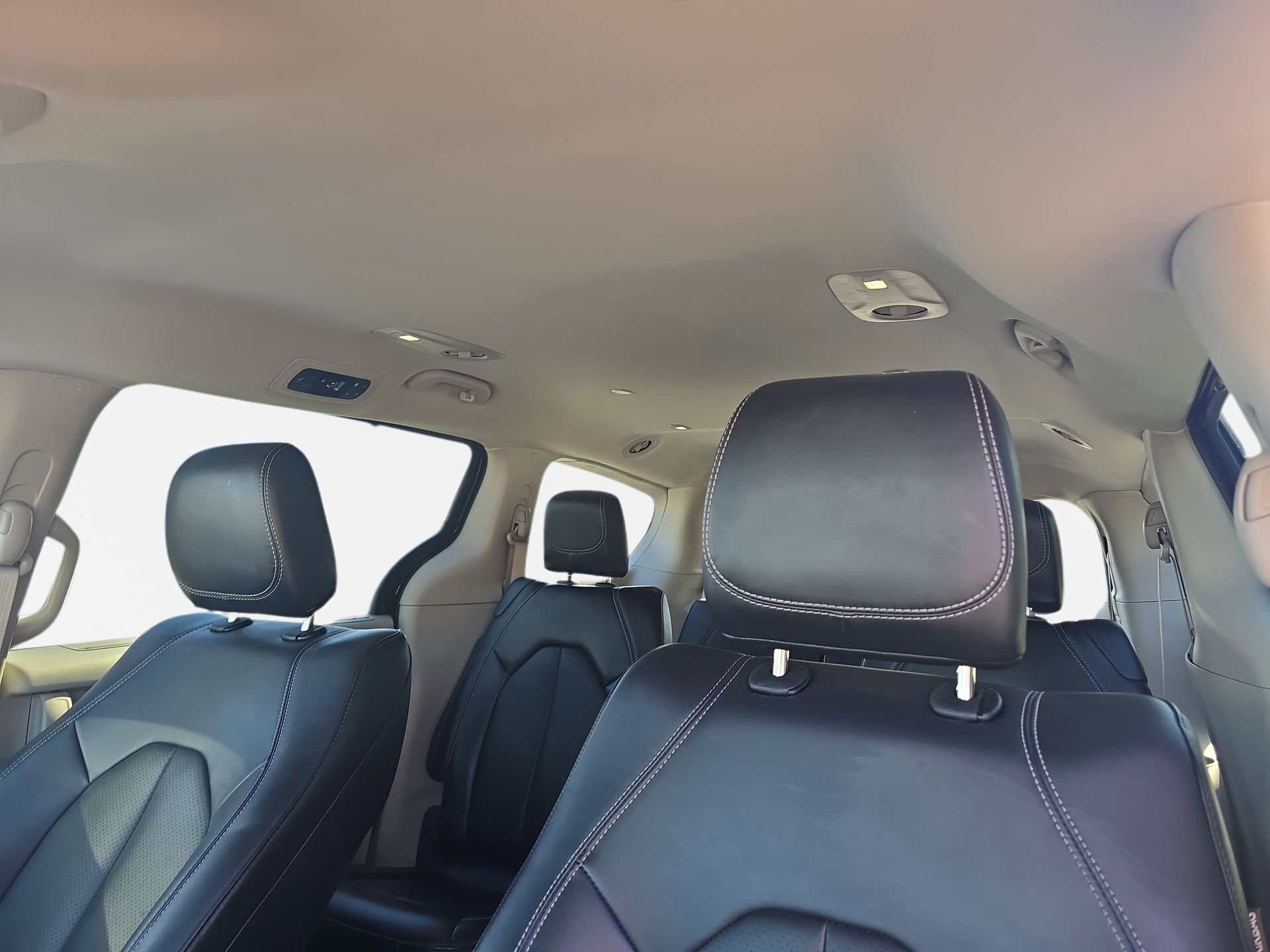 Used 2024 Chrysler Pacifica Touring-L FWD image 29