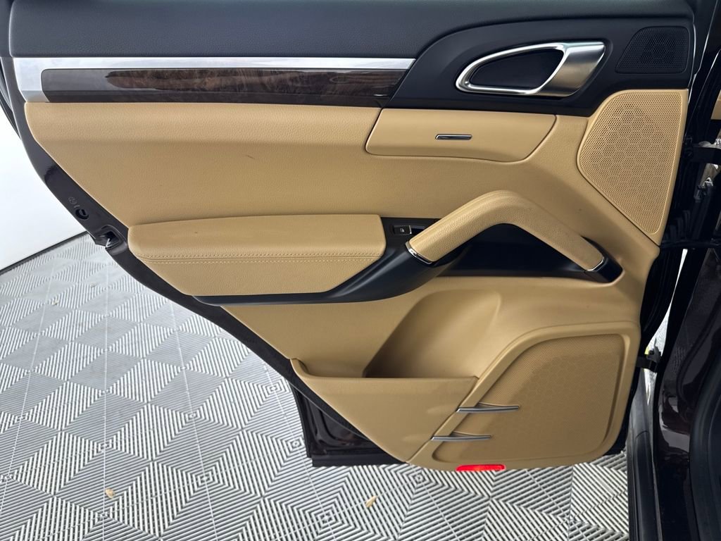 Used 2016 Porsche Cayenne Base w/ Premium Package image 12